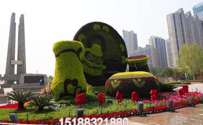 山西太原國慶主題綠雕修復(fù)照片